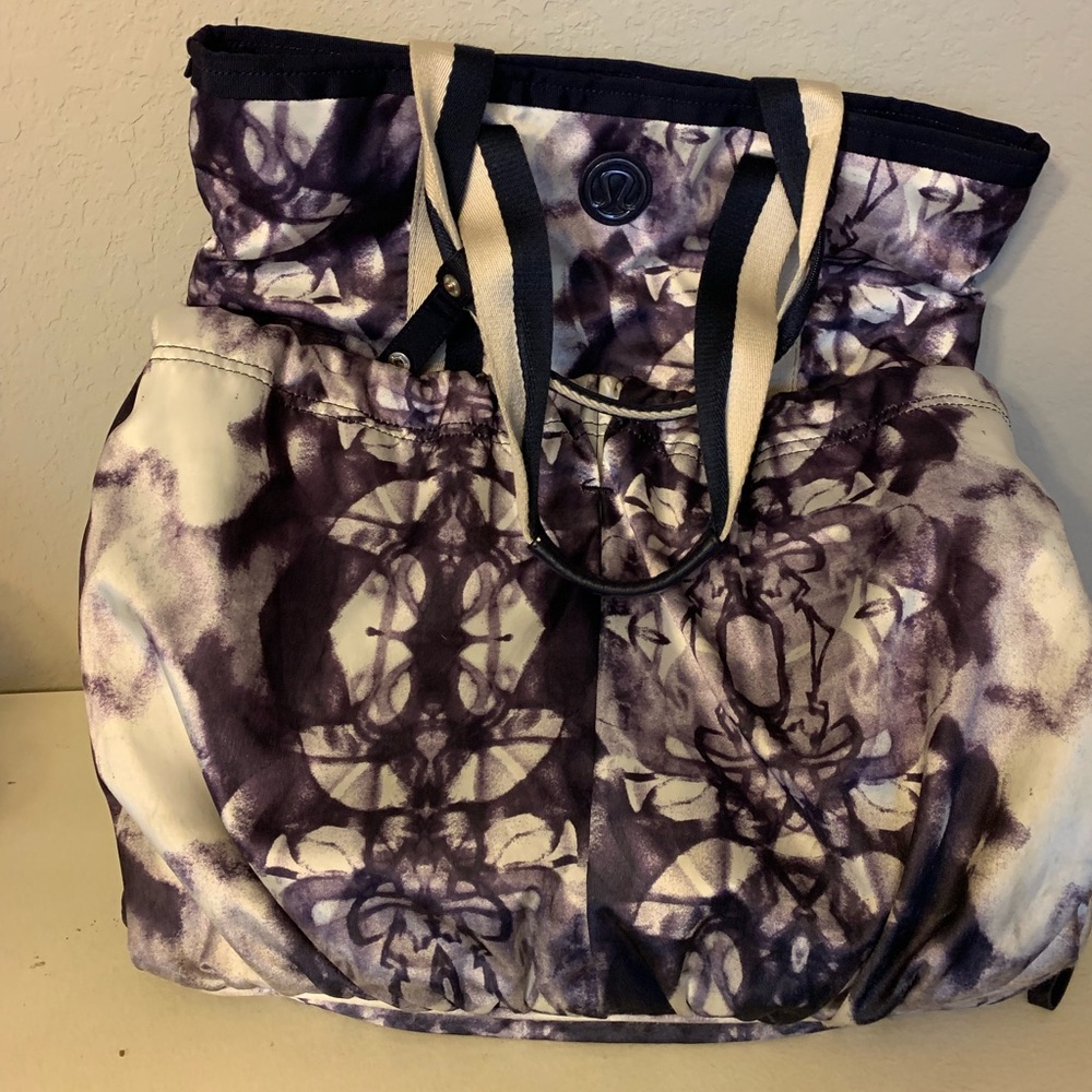 Lululemon bag